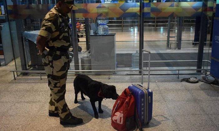  Shamshabad Airport, Stranger, Bomb, Threat Call , Bomb Threat To Shamshabad Airp-TeluguStop.com