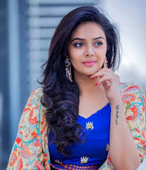  Television Host Sreemukhi Responded About Her Marriage Rumors.-TeluguStop.com