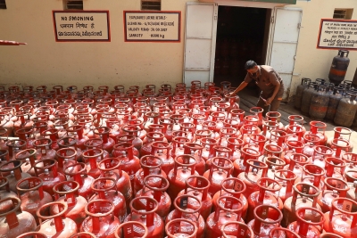  After Petrol & Diesel, Consumers Face Cooking Gas Price Rise-TeluguStop.com