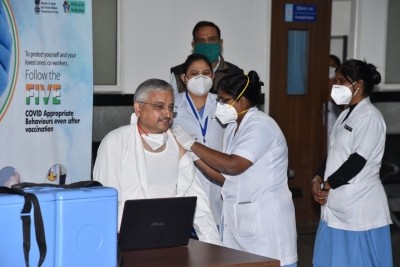  Aiims Dir Receives Second Dose Of Covid Vaccine At Hospital-TeluguStop.com