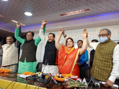  Bihar Minister Bablu’s Wife Leaves Ljp To Join The Bjp-TeluguStop.com
