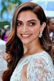  Deepika Padukone Gets Mobbed In Mumbai.-TeluguStop.com