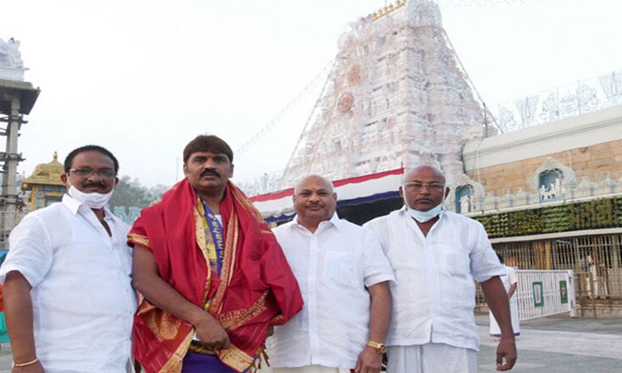  Bonthu Rammohan Witnessed On Tirumala Tirupathi As Ktr Is The Future Cm Of Telan-TeluguStop.com