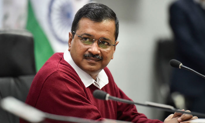  Delhi Police Arrested Three Members For Cheating Delhi Cm Aravind Kejriwal Daugh-TeluguStop.com