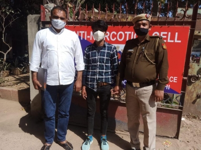  Drug Peddler Held With Heroin Worth 25 Lakhs-TeluguStop.com