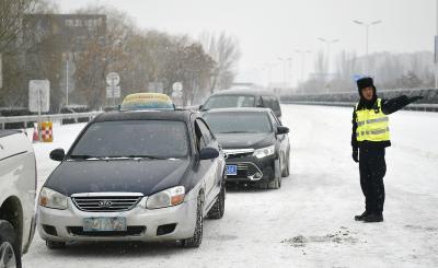  Heavy Snow Disrupts Traffic In China’s Liaoning-TeluguStop.com