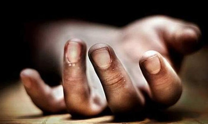  Young Man Death After Falling From Power Tower, Bellampalli, Kagaznagar, Young M-TeluguStop.com