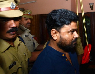  Kerala Court Dismisses Plea To Cancel Bail Of Actor Dileep-TeluguStop.com
