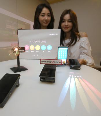  Lg Launches New Office-use Projectors-TeluguStop.com