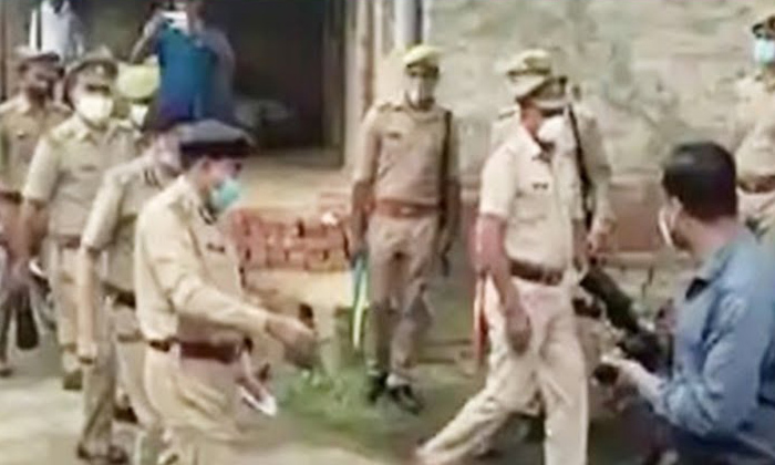  Liquor Mafia Kills Police Constable,liquor Mafia,kills Police Constable,crime Ne-TeluguStop.com