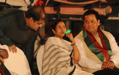  Mamata, Sonowal, Pinarayi Still Favoured As Cm (ld)-TeluguStop.com