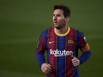  Messi Scores Twice As Barcelona Beat Elche-TeluguStop.com