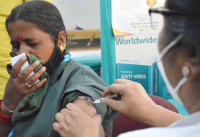  Over 4.6 Lakh Health Workers Get Second Dose Of Covid Vax: Govt-TeluguStop.com