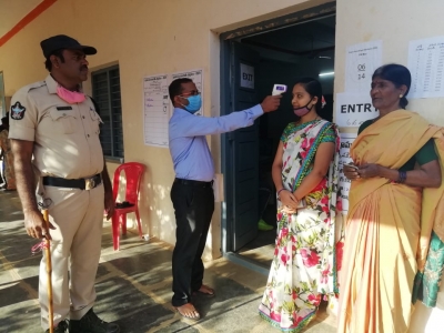  Panchayati Polls In Andhra Begin On Peaceful Note-TeluguStop.com