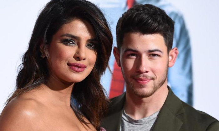  Priyanka Chopra Facing Abusive Comments In America, America News, Priyanka Chopr-TeluguStop.com