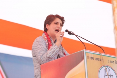  Priyanka Holds Meet On Up Assembly Poll Preparations-TeluguStop.com