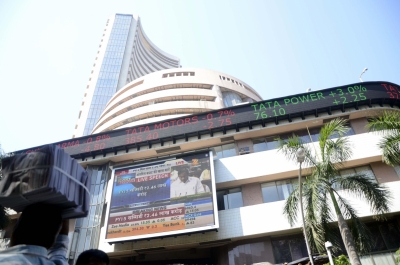  Sensex Tanks 650 Points, Auto, It Stocks Fall (ld)-TeluguStop.com