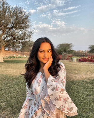  Sonakshi Sinha: We’re All Sheltered By Mother Nature-TeluguStop.com