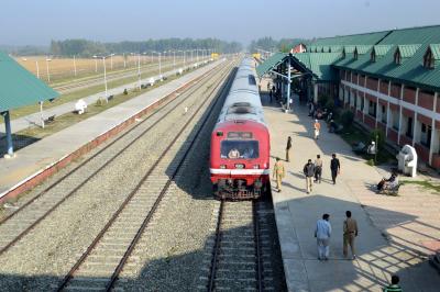  Train Service To Resume After 11 Months In Kashmir-TeluguStop.com