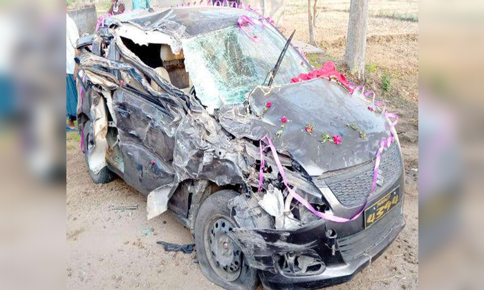  Up Bride Was Going To The In Laws House After Leaving Tractor Trolley Hits Died-TeluguStop.com