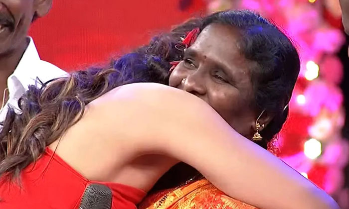  Varsha Crying In Sridevi Drama Company Program Why Because,jabardhasth,sridevi D-TeluguStop.com