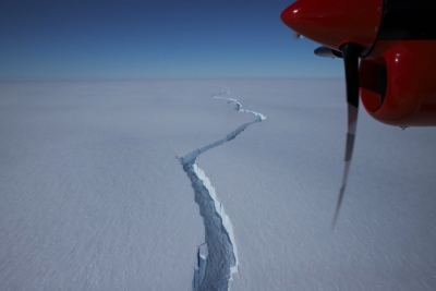  Vast Cracks Free Huge Iceberg In Antarctica-TeluguStop.com