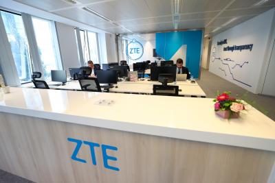  Zte Showcases Under-display Facial Recognition System-TeluguStop.com