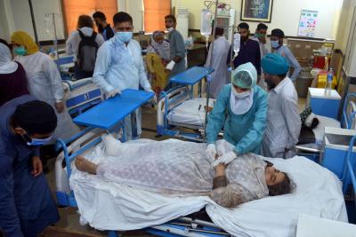  1 Dead, 25 Hurt In Pak Train Derailment-TeluguStop.com