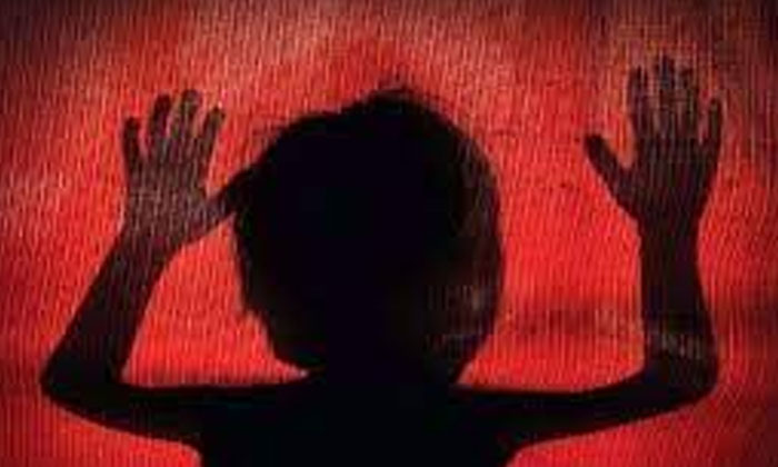  13 Year Old Boy Abuses Two Year Old Girl, Toddler, Rape, 13 Year, Boy, Two Year,-TeluguStop.com