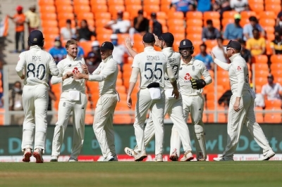 4th Test: England Look To Score Before Spin Begins (ld)-TeluguStop.com