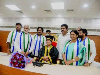  60% Mayor, Chairperson Posts Go To Women In Andhra-TeluguStop.com