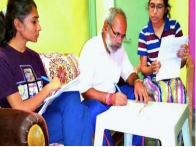  62-yr-old Bjp Mla Pursues Graduation On Daughters’ Demand-TeluguStop.com