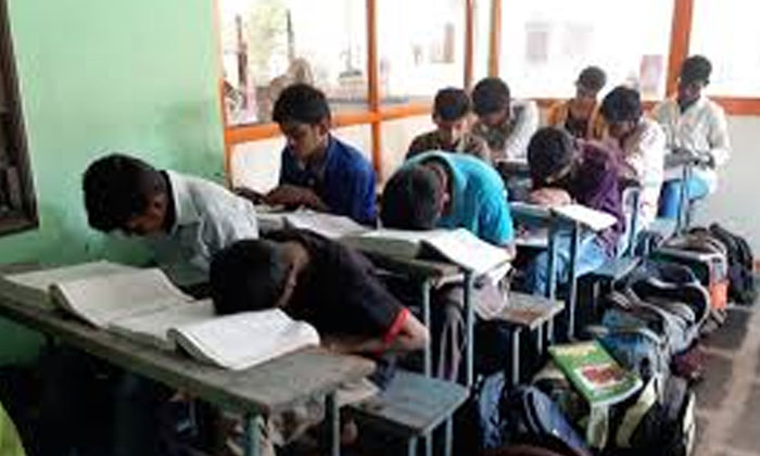  Across The Public School Students Intoxicated With Drugs, Guntur, Thadepalli, Go-TeluguStop.com