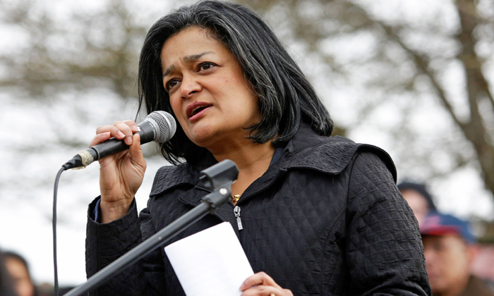  Indian-origin Pramila Jayapal  Eelcted Vice Chair Of A Key Congressional Subcomm-TeluguStop.com