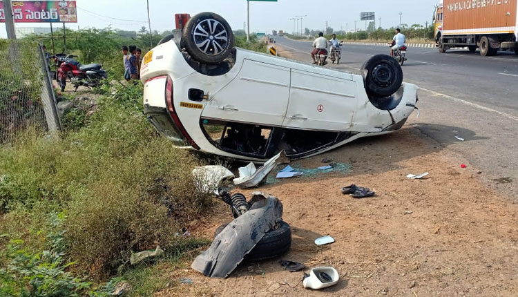  Nizamabad Dc Narrowly Missed Accident, Nizamabad, Municipal, Deputy Commissioner-TeluguStop.com