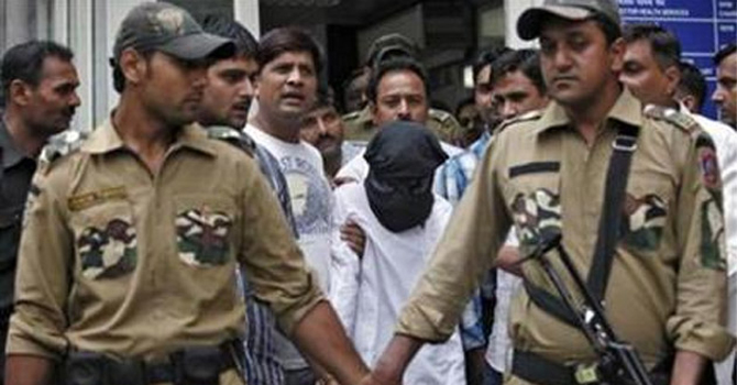  Up Police Attack On Dhaba Owner, False Cases,uttar Pradesh, Eta, Police Arrested-TeluguStop.com