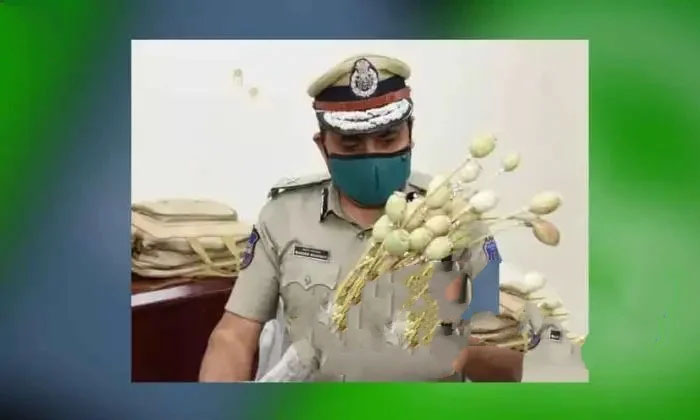  The Police Who Arrested The Farmer To Cultivate That Crop  The Police Who Reveal-TeluguStop.com