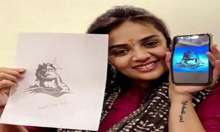  Srimukhi Show Up Her Drawing Talent, Tollywood, South Cinema, Television,-TeluguStop.com