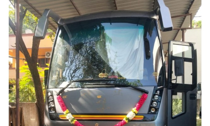 Mahesh Babu’s Buys A Swanly Vanity Van Mahesh Babu’s Buys A Swanly Vanity Van-TeluguStop.com