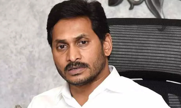  Tdp Leader Comments On Ys Jagan Piracy Case Tdp Leader, Varla Ramaiah, Comments-TeluguStop.com