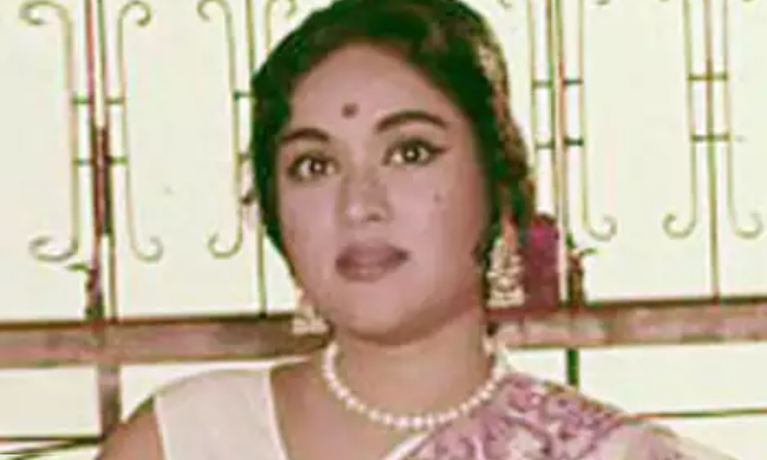  Heroine Vyjayanthimala Left Mother For Father,vyjayanthimala,vyjayanthimala Pers-TeluguStop.com