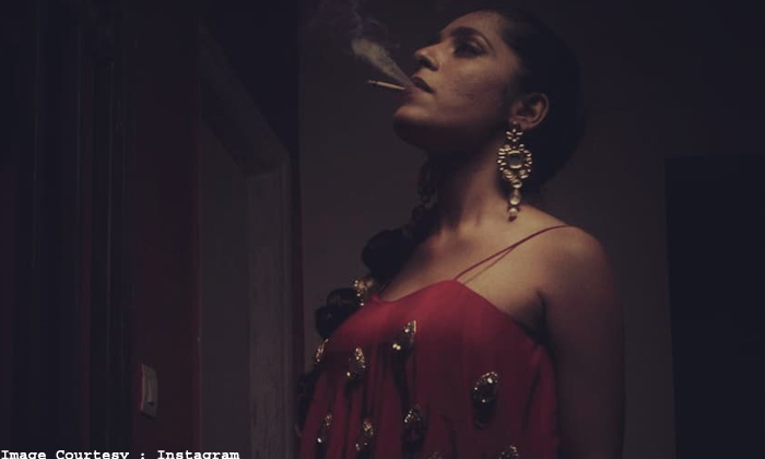  Young Actress Gayathri Gupta Raising Heat With Smoke, Telugu Young Actress, G-TeluguStop.com
