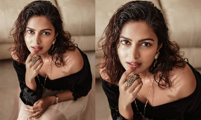  Actress Amala Paul Unbutton Hot Photos Viral In Social Media,   Amala Paul, Unbu-TeluguStop.com