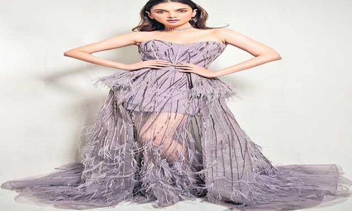  Bollywood Heroine Aditi Rao Hydari Talks About Nepotism, Bollywood, Aditi Rao, N-TeluguStop.com