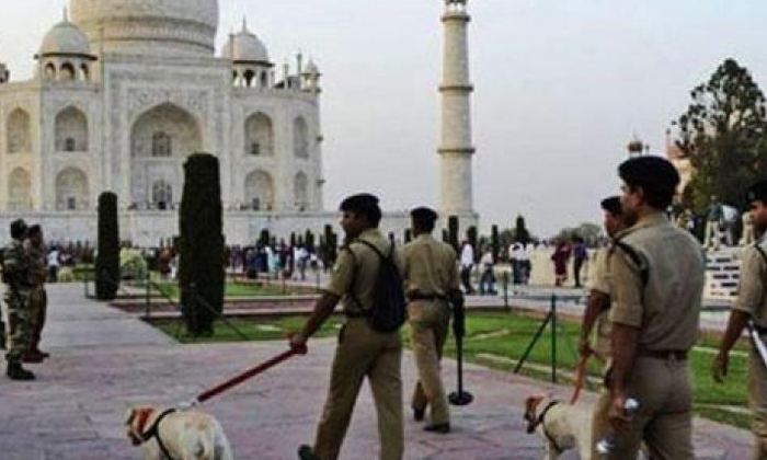  Bomb Effect Police On Alert To Blow Up Taj Mahal Taj Mahal, Uttar Pradesh, Agra,-TeluguStop.com