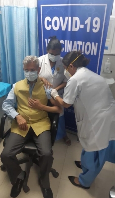  Feeling Perfectly Fine And Confident: Jaishankar After Vaccine Shot-TeluguStop.com