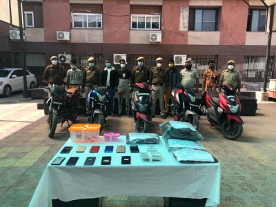  Five Who Used Bikes To Snatch Mobiles Arrested In Delhi-TeluguStop.com