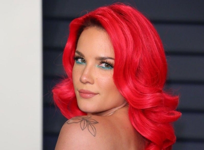  Halsey Tagged ‘paedophile’ For Kissing Underage Fans In The Mouth-TeluguStop.com