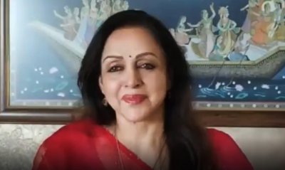  Hema Malini Greets Women In Khaki For Relentless Service-TeluguStop.com