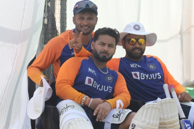  India Cricketers Unwind With Board, Card Games In Bio-bubble-TeluguStop.com